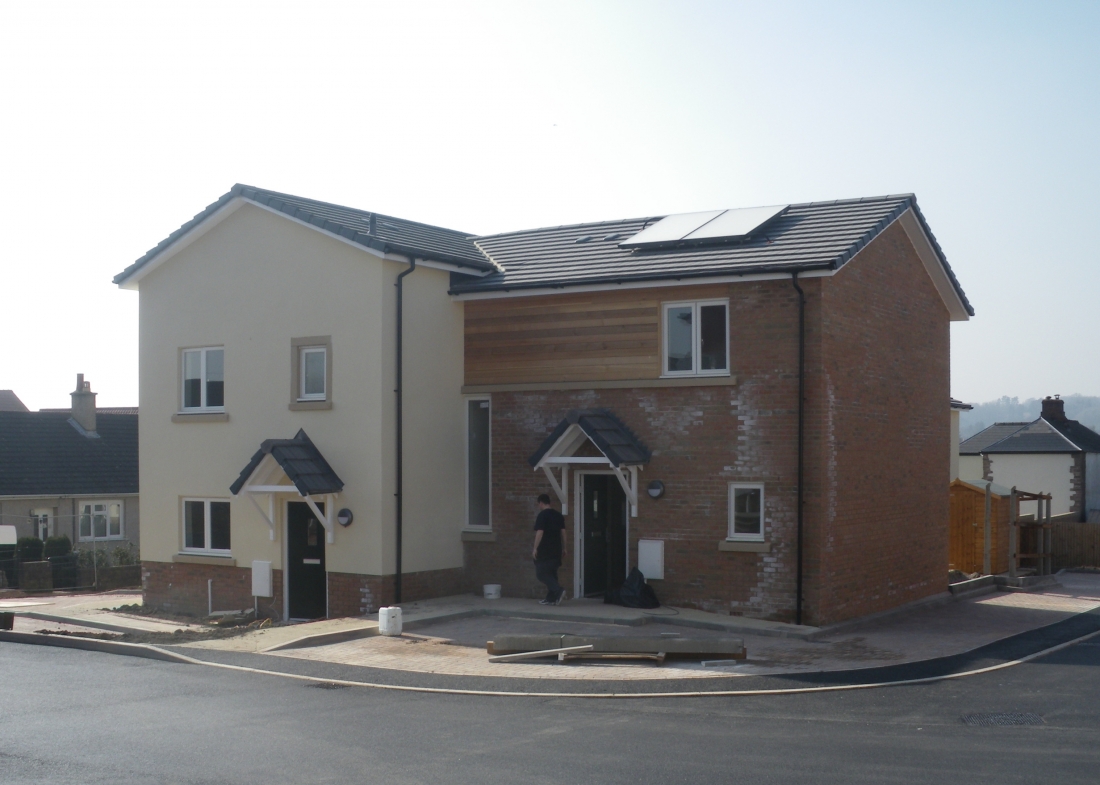 19 Units, Lydney