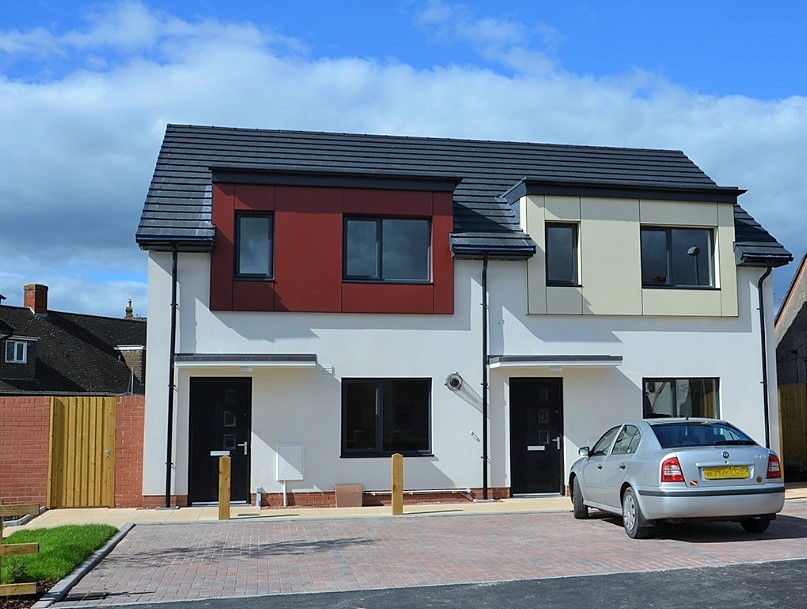 6 Units, Lydney